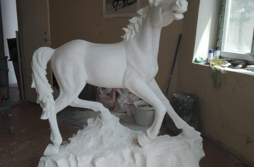 Qarabağın Dilbaz atlarının dünya miqyaslı şedevr heykəli satılır – CƏMİ 3000 MANATA (FOTOLAR)