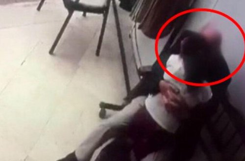 82 yaşlı pedofil uşağı dodağından öpərkən kameraya düşdü - VİDEO