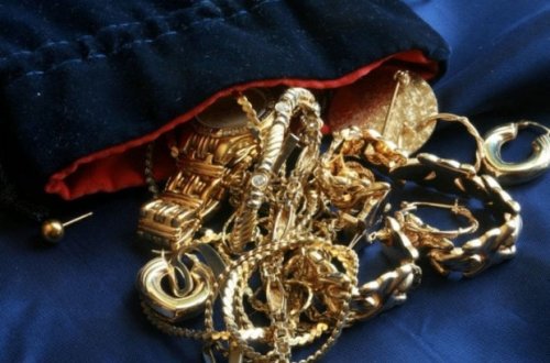 Золото нации: в Баку в кражах драгоценностей подозревают соседа и коменданта дома