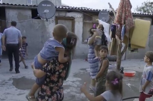 Bakıda polislər qaraçıların evinə BASQIN ETDİ - dəhşətə gətirən MƏNZƏRƏ - VİDEO