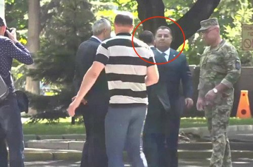 Zelenski Müdafiə nazirini itələdi - Video