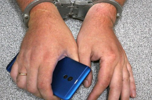 Азербайджанец украл смартфон у казахстанца