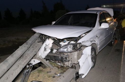 Hava limanına gedən yolda “Mercedes” “Daewoo”nu vurdu – FOTO/VİDEO