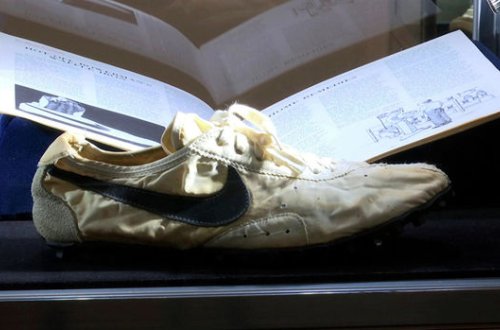 Миллионер заплатил за 47-летние кроссовки 437,5 тысяч долларов