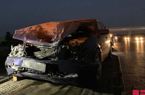 В Баку произошло ДТП, есть пострадавшие