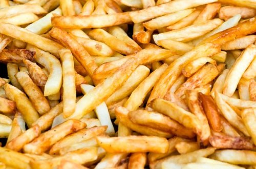 Ученые рассказали, чем опасна жареная картошка