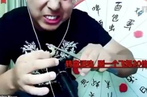 Блогер умер в прямом эфире во время поедания гекконов и многоножек