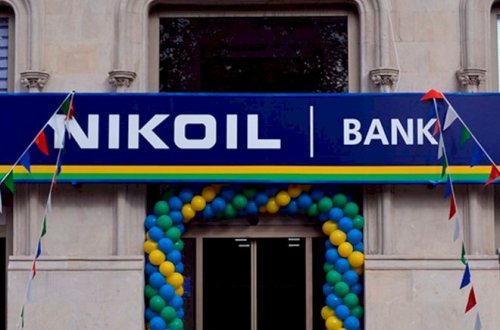 Məşhur bank təcrübəyə gəlmiş tələbələrə buklet payladır - Yenilənib