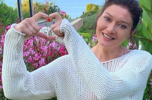 43 yaşlı Nurgül cazibədar bədəni ilə diqqət mərkəzində - FOTO