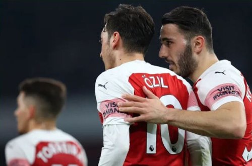 Məsut Özil və komanda yoldaşı silahlı hücuma məruz qalıb - VİDEO