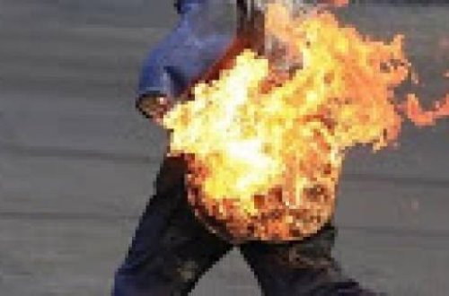 İcra başçısının müavinini camaatın gözü qarşısında benzinləyib yandırdılar...