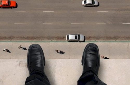 В Баку двое мужчин пытались покончить с собой