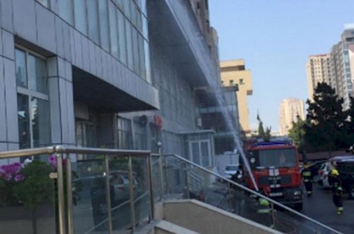 “Həyat clinic”in yerləşdiyi bina yanır - Foto