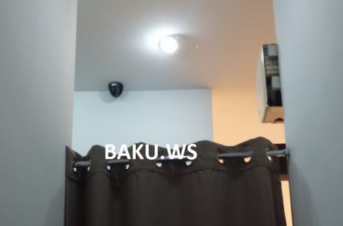 Bakıda mağazada paltarını dəyişən qadınları belə izləyirlər – FOTO