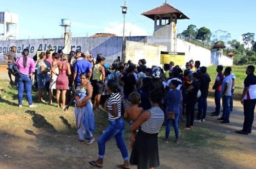 57 nəfərin qətlə yetirildiyi həbsxanada DƏHŞƏT - Başlarını kəsib, top əvəzi... - +16 FOTO