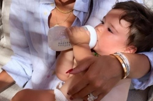 Arda Turanın xanımı oğlu ilə tətildə - FOTO