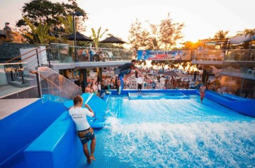 Çində süni dalğa 44 nəfərə xəsarət yetirdi - VİDEO