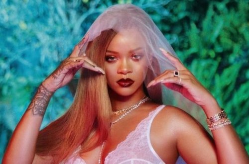 Рианна показала новое нижнее белье и снялась в откровенной фотосессии - ФОТО