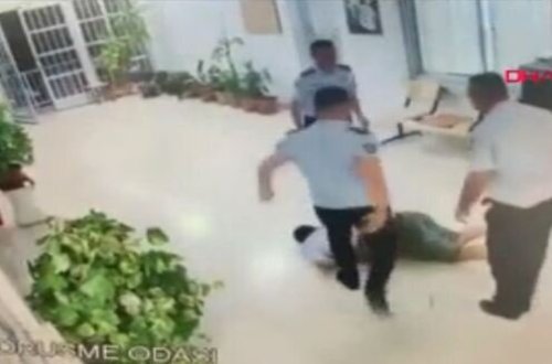 DƏHŞƏT: Polis turisti VƏHŞİCƏSİNƏ döydü - FOTO