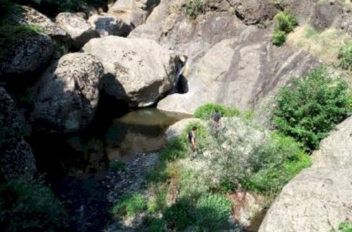 3 yeniyetmənin cansız bədəni tapıldı: bir-birlərini qucaqlamış halda - Foto