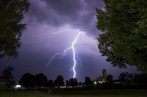 В Гвинее шестеро детей погибли от удара молнии