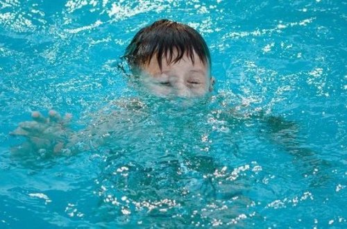 Тонувшие в море дети спасены: двое в реанимации