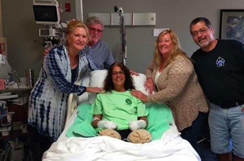 Женщина погладила пса и лишилась всех конечностей