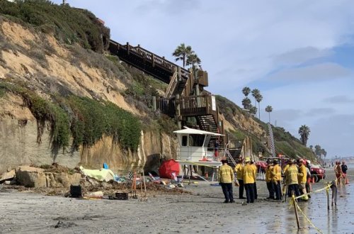 На пляже в Калифорнии обрушилась скала: есть погибшие