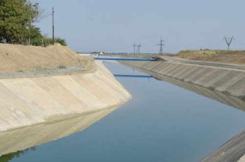 В Шамкире мужчина упал в канал