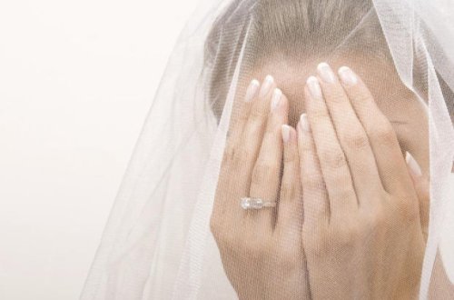 Azərbaycanda daha bir 17 yaşlı qız özünü öldürdü - Məcburi ərə vermək istəyiblər