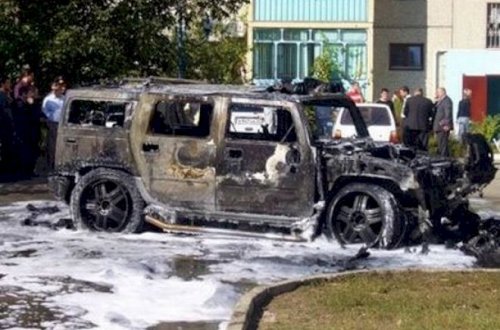 Azərbaycanda sürücü “Hummer”ə və özünə od vurdu - Cərimə meydançasında