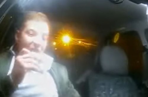 Yol polisi ilə sürücü arasında İNANILMAZ QALMAQAL - Gözü önündə... / VİDEO