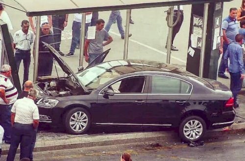 Bakıda maşın nişanlı gəncləri vurdu - Foto