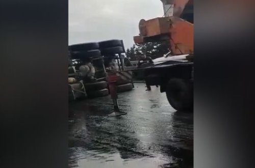 Водитель бетономешалки уснул за рулем и совершил ДТП - ВИДЕО