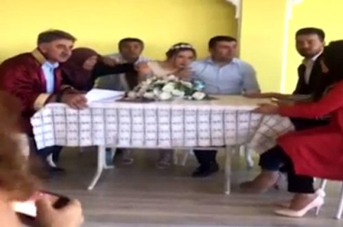 Zəlzələ onları nikah masasında yaxaladı - VİDEO