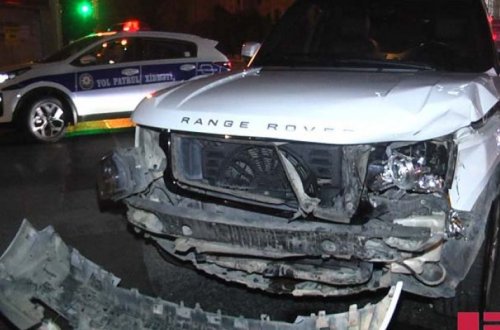 «Range Rover» устроил серьезное ДТП в Баку - ВИДЕО