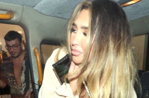 Alt paltarı geyinməyən məşhur GECƏYƏ DAMĞA VURDU - İri sinəsini güclə... - FOTO