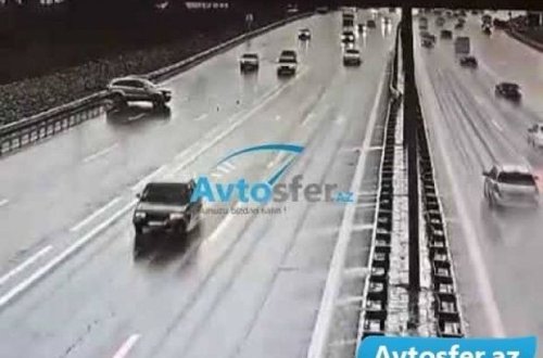 Аварии в Баку после дождя - ВИДЕО
