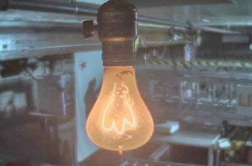 İNANILMAZ: Bu lampa 118 ildir DAYANMADAN YANIR - VİDEO