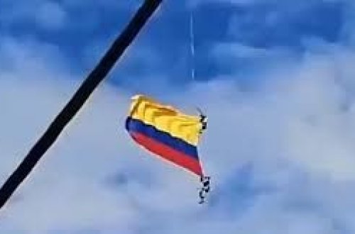 Kolumbiyada aviaşou zamanı faciə: iki hərbçi həlak oldu - VİDEO