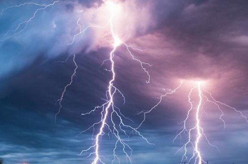 İldırım vuran adamın bədənində nə baş verir? - Həkim açıqladı