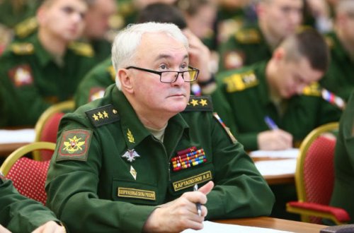 Rusiyalı general Ermənistandakı hərbi bazaya gəlib