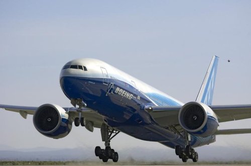 В США Boeing-777 вернулся в аэропорт из-за потери детали при взлетe