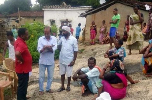 Голодный слон затоптал ребенка