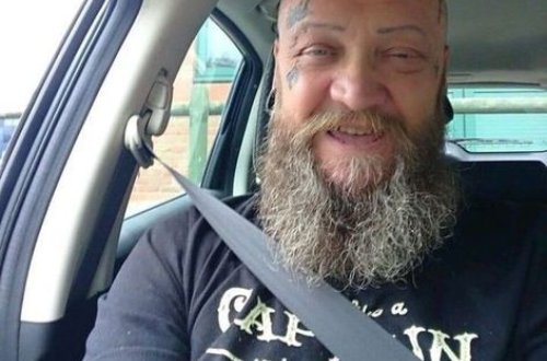 Мужчина умер на парковке и получил штраф