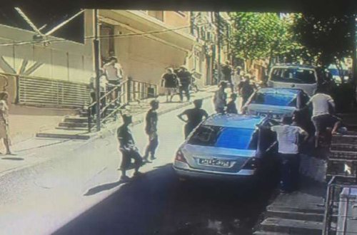 Yuxuda gəzən şəxs 4-cü mərtəbədən yıxıldı, maşına çırpıldı - ANBAAN GÖRÜNTÜLƏR