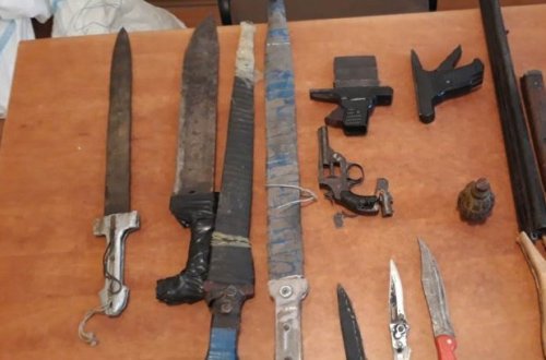 У жительницы Агджебеди обнаружено оружие и боеприпасы - ФОТО