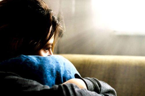 Bir gündə iki intihar: məktəbli qız və keçmiş məhkum özünü asdı