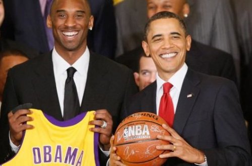В США игровую баскетбольную майку Барака Обамы продали на аукционе за $120 тыс.