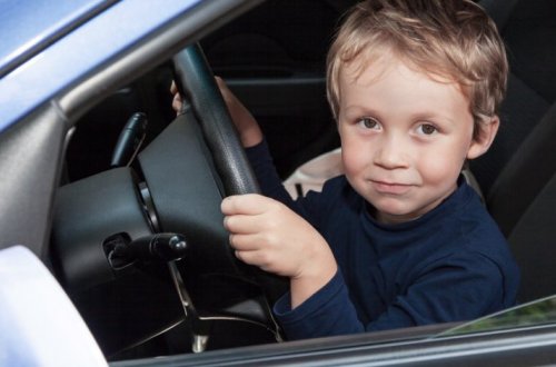 В Германии восьмилетний мальчик угнал машину и разогнался до 140 км/ч